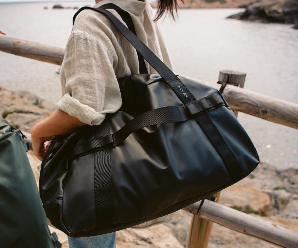 Active Duffle 40L in Jet Black