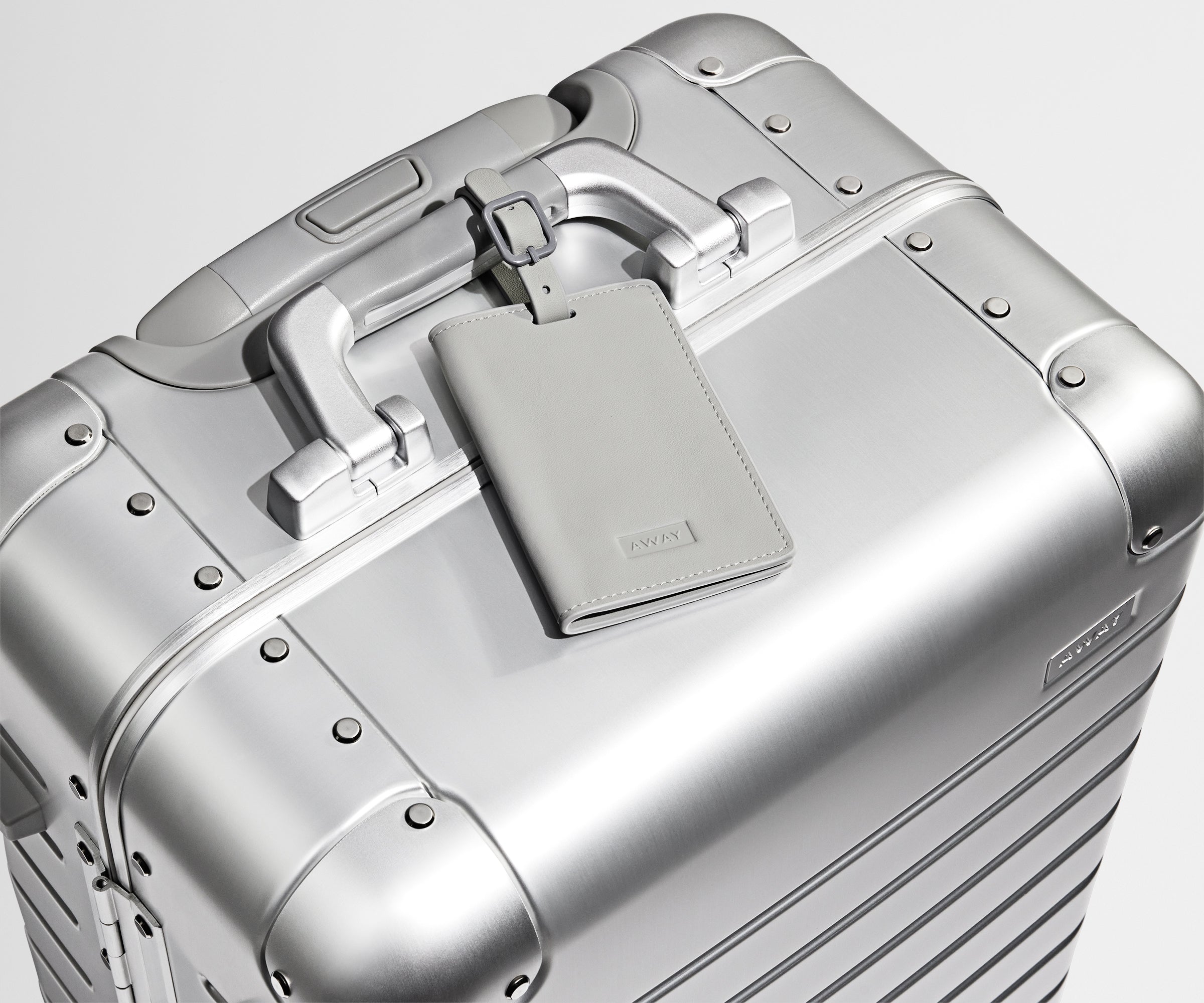 Color-matching Silver luggage tag that comes with the Aluminum suitcase