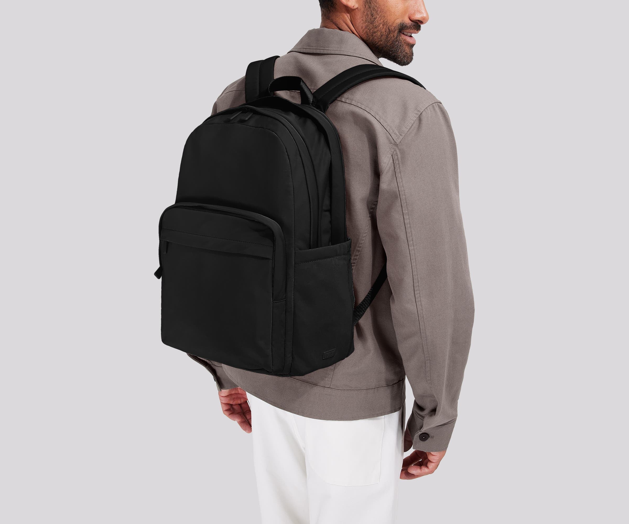 Person wearing the Large Featherlight Backpack
// 
Model is 6'0"